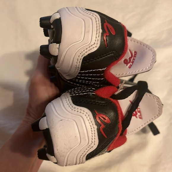 NWT Eletto cleats size 7(y) - Picture 5 of 7